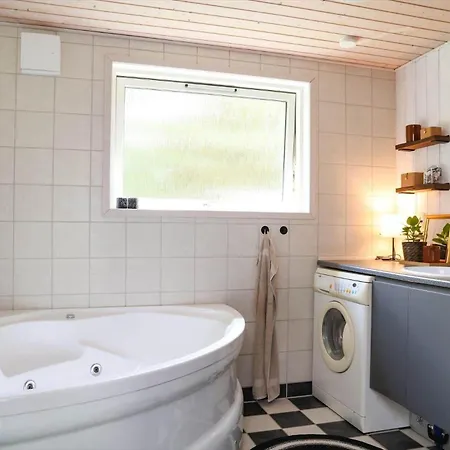 10055-1-rorvig-lindevangen-4 بيت للعطل Rørvig